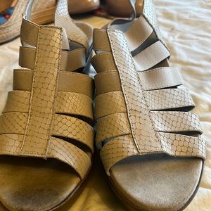Munro women’s sandals